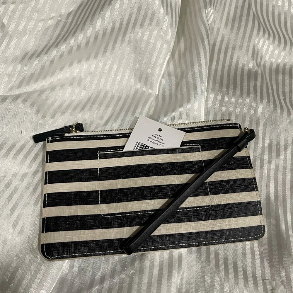 kate spade new york Fairmount Square Slim‎ Bee Wristlet